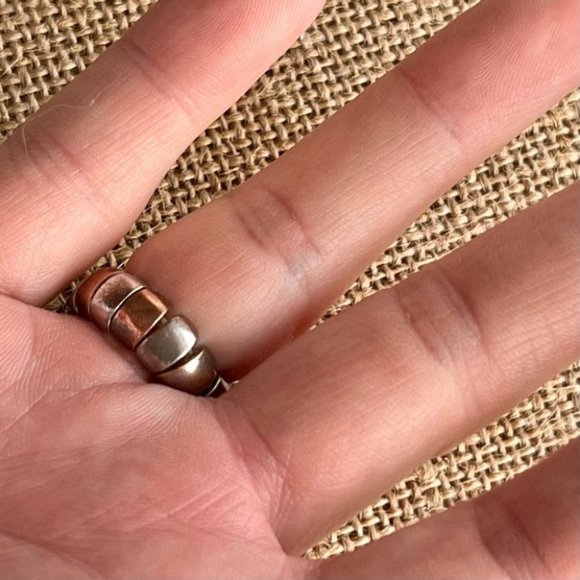 🟣 (2/$12) Fun silver stretch flower ring - One Size - Picture 12 of 13